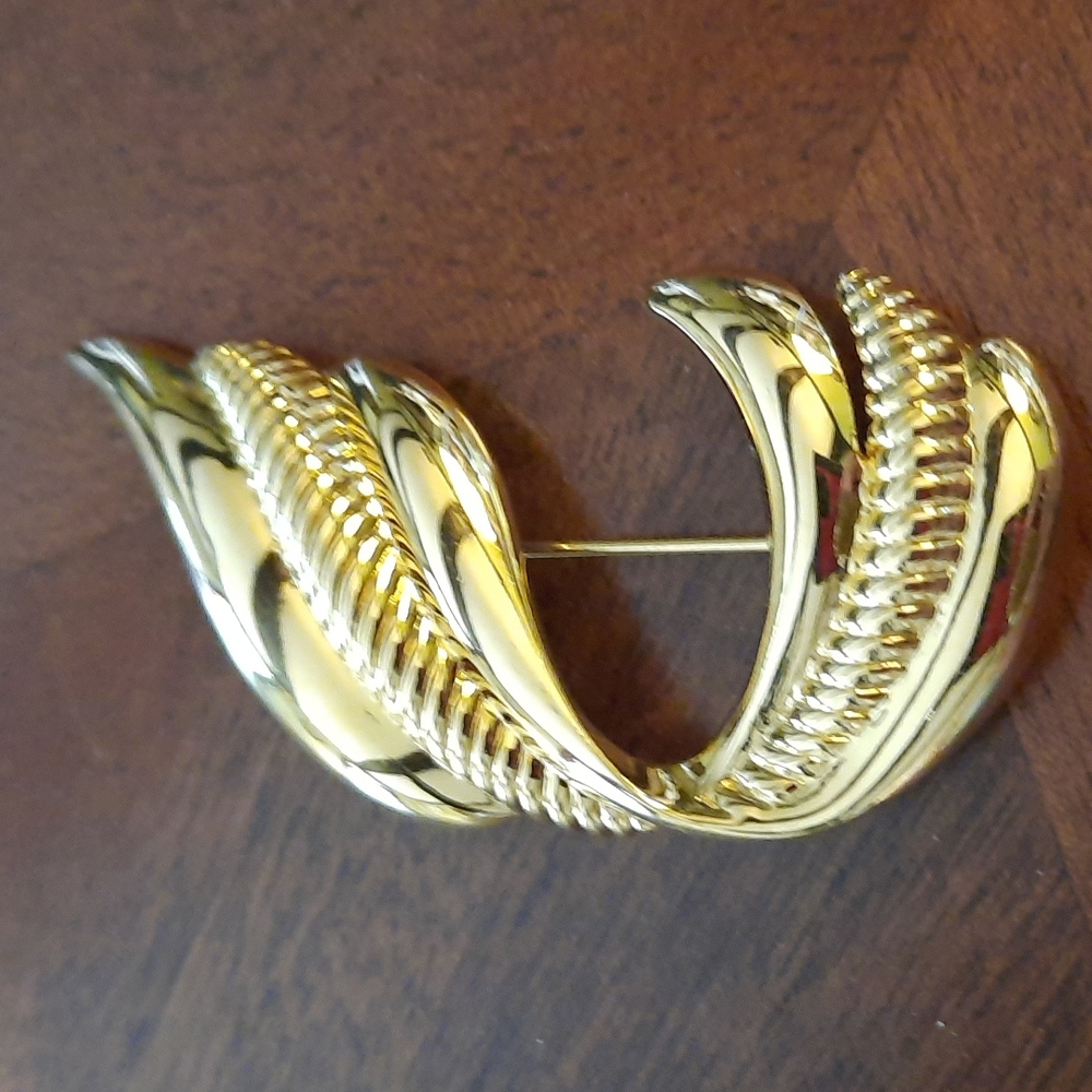 Napier statement brooch